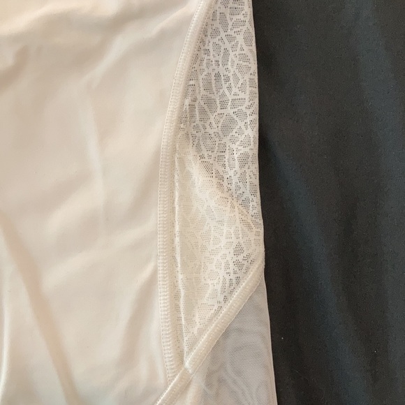 Twist and train crop 6 NWT - Picture 6 of 10